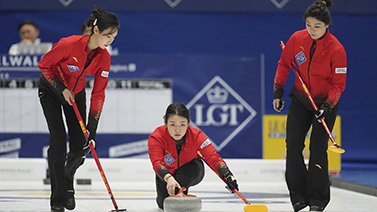 一步走错步步惊人，妙着频出，江湖棋残局可是陷阱不断，要小心.