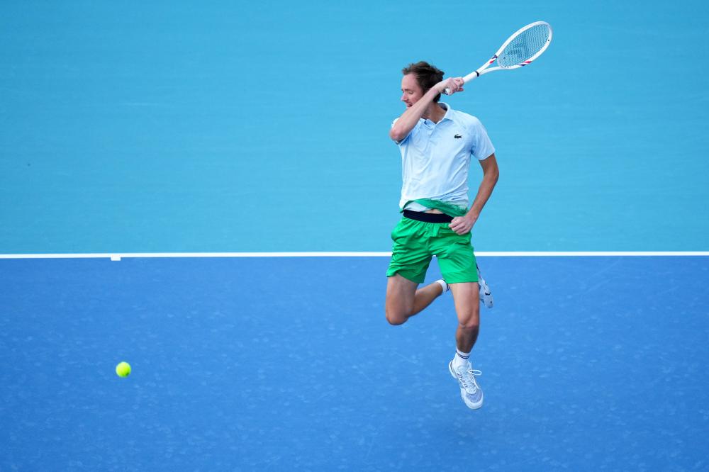 小卡开心笑了！32分狂胜之后快船还喜获5个好消息，拜拜附加赛！.